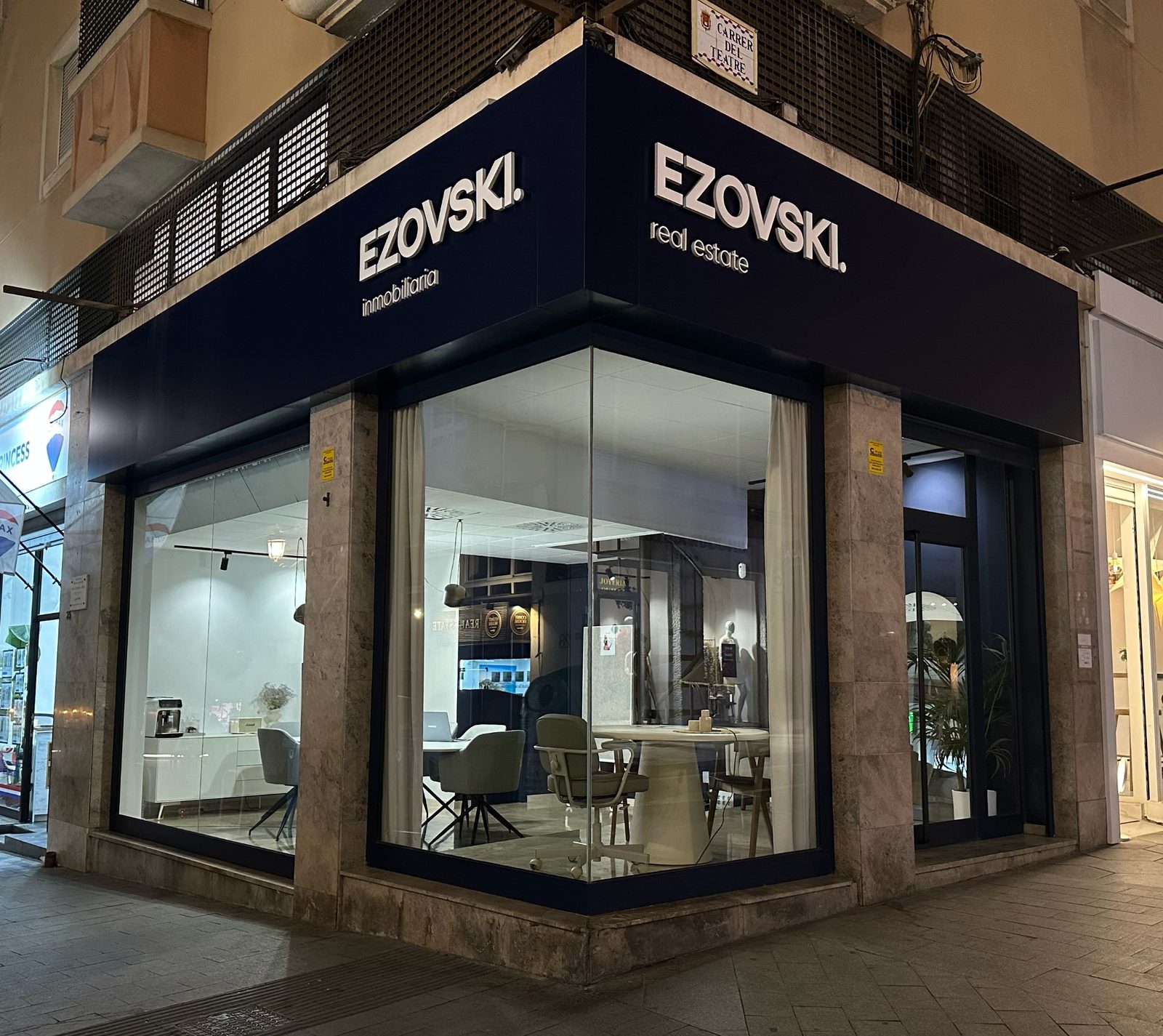 Fachada oficina EZOVSKI